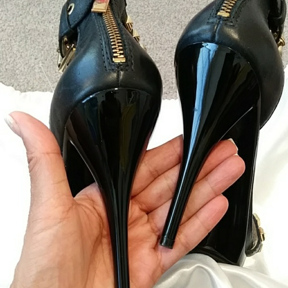 RARE **MICHAEL KORS~ HOT~GOLD STUDDED LEATHER HEELS 9.5 - Picture 5 of 6